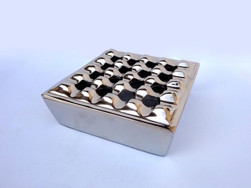 SQ. 16 HOLES ASHTRAY NICKEL 18x18x6h