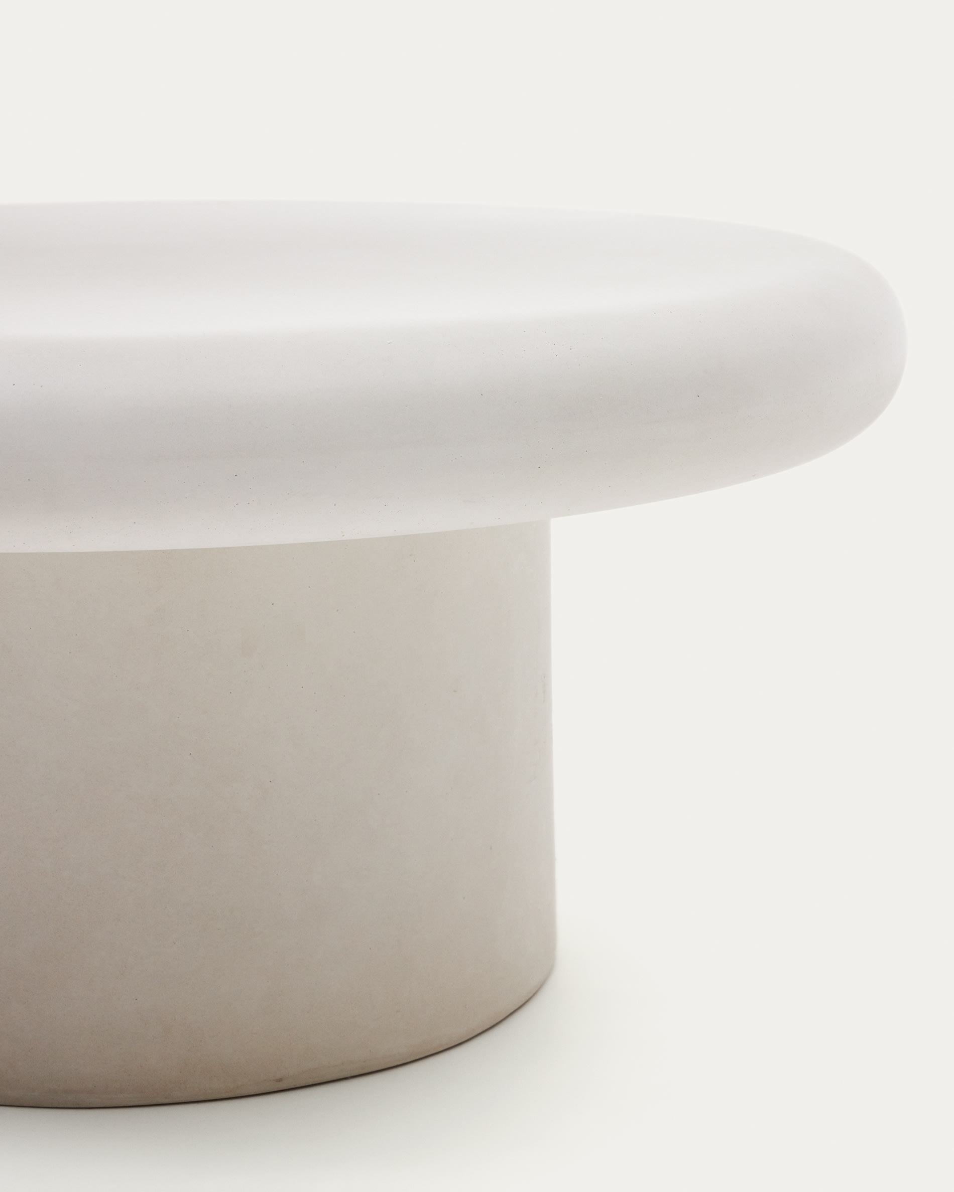 Addaia okrugli sto za kafu od bijelog cementa Ø90 cm