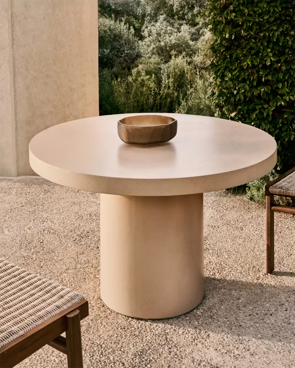 AIGUABLAVA bež cement okrugli sto Ø120cm