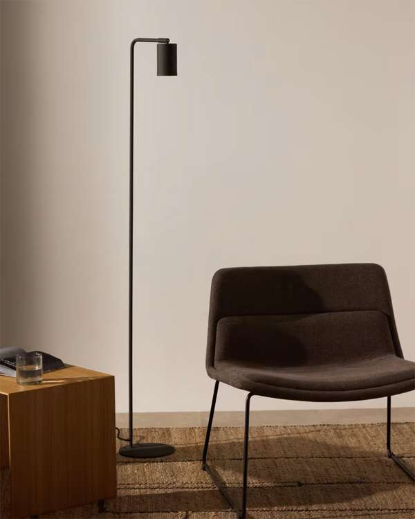 MANIE podna lampa, crna od livenog gvožđa