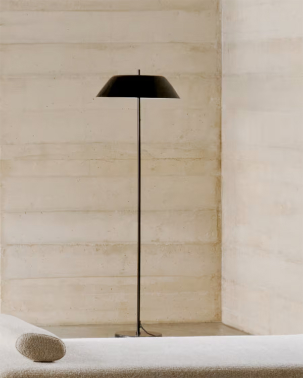 SAYRA podna lampa od mermera i metala u crnoj boji