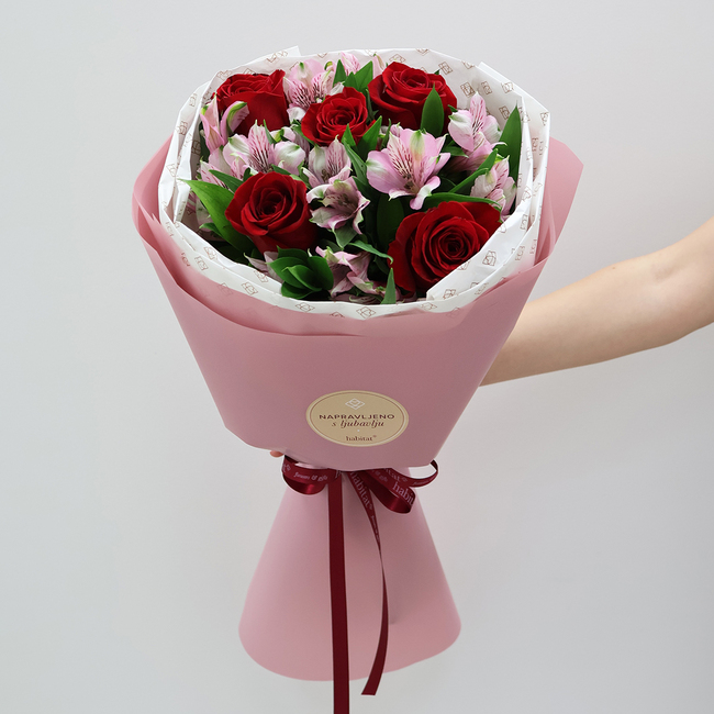 Roses and Astromeria