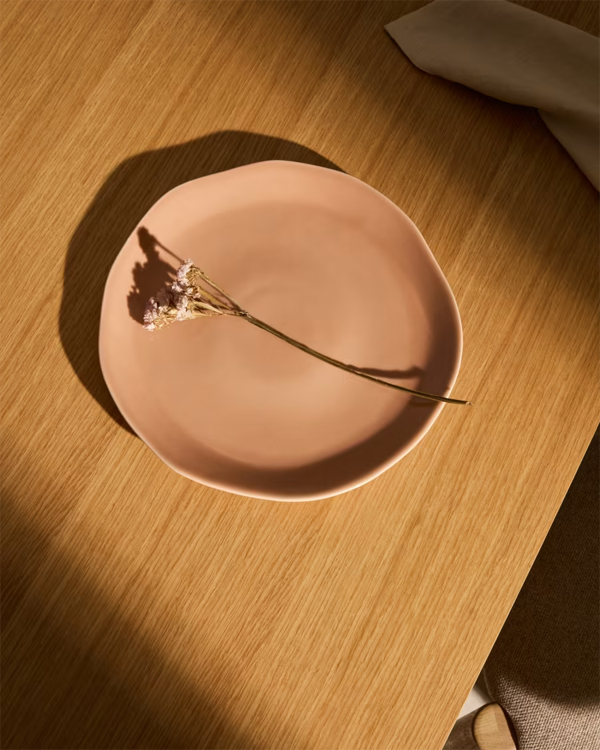 Tiraya roze ravni tanjir od keramike