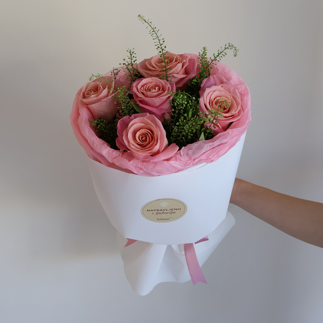Bouquet of roses and Greenbel