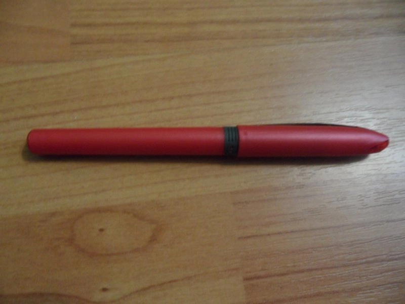 ROLER 0.5 UNI CRVENI UB-245