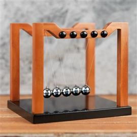 NJUTNOVO KLATNO WIDDOP WOODEN NEWTON'S CRADLE 16 X 18CM HM788