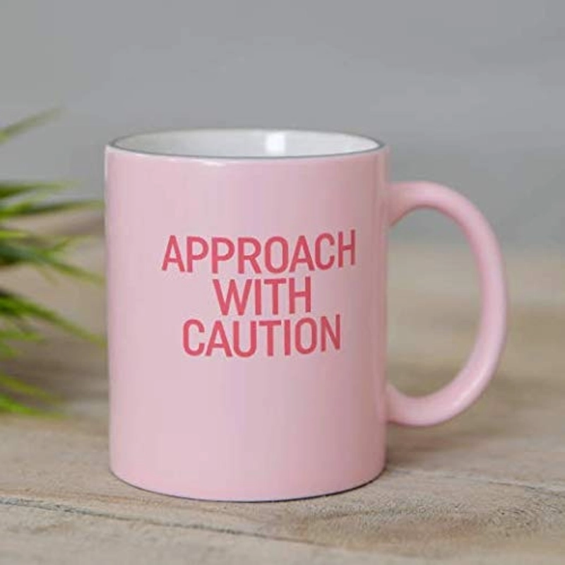 ŠOLJA WIDDOP APPROACH WITH CAUTION PINK MUG HM1989
