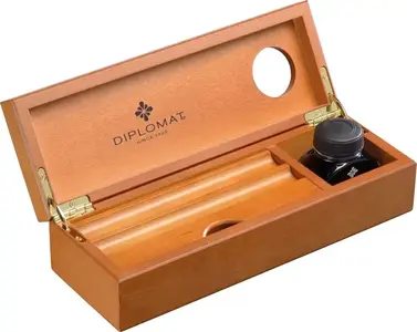 DRVENA KUTIJA SA MASTILOM DIPLOMAT D10276954