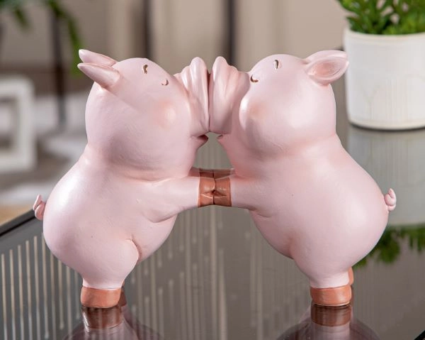 UKRASNA FIGURA PIG KISS GILDE L 9CM W 14CM H 20CM 59398
