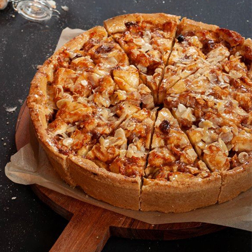 DELIFRANCE TARTE POMMES 1800g (75073) - zamrznuti gotovi kolač od jabuke s karamelizovanim maslacem i preliven džemom od kajsije i bademima