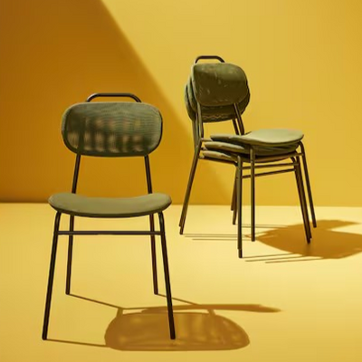 Stolica, zelena napolju