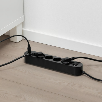 4-struka utičnica s 2 USB ulaza, crna, 3.0 m