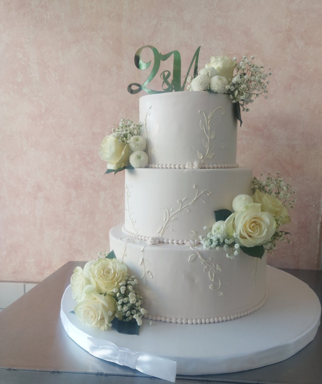 SVJEŽE BIJELE RUŽE