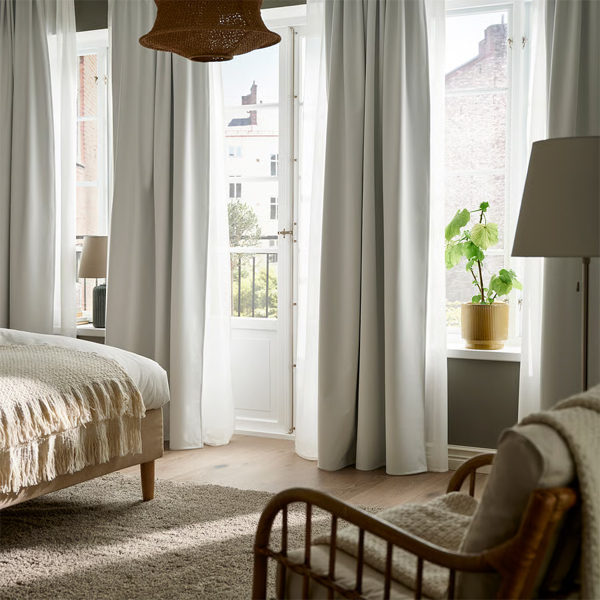 KORGMOTT 145x300cm Zavese za zamračivanje, 1 par, bijela/s trakom za nabiranje