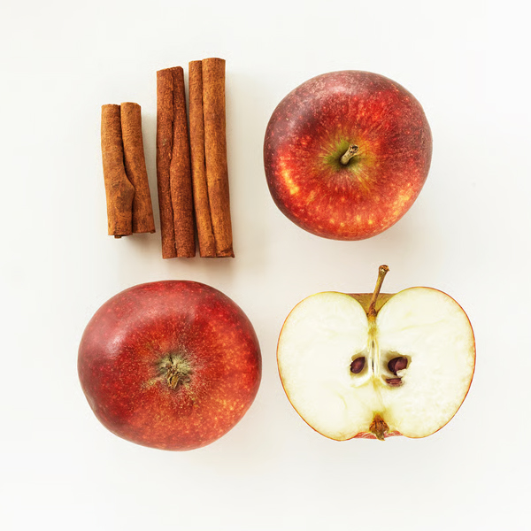 VINTERFINT 24h Mirisna svijeća u konzervi, oblik jabuke/Jabuka i cimet zlatna