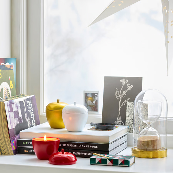 VINTERFINT Mirisna svijeća u konzervi, oblik jabuke/Vanila bijela, 24 h