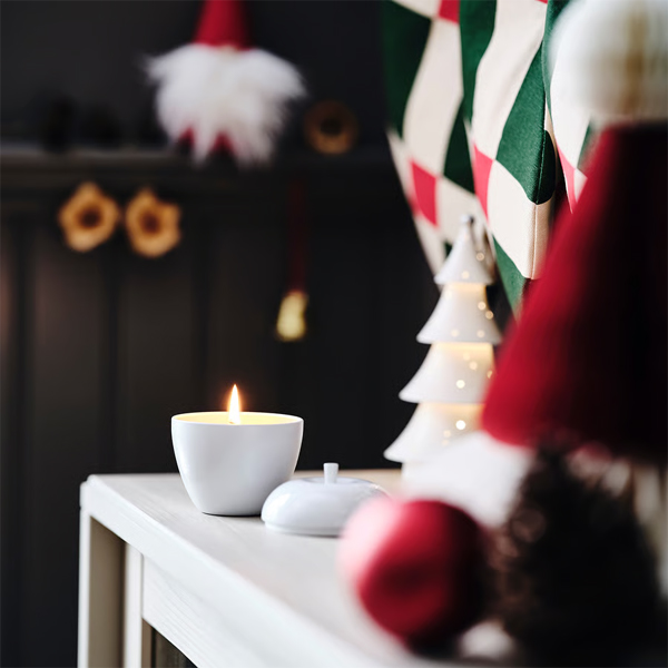 VINTERFINT Mirisna svijeća u konzervi, oblik jabuke/Vanila bijela, 24 h