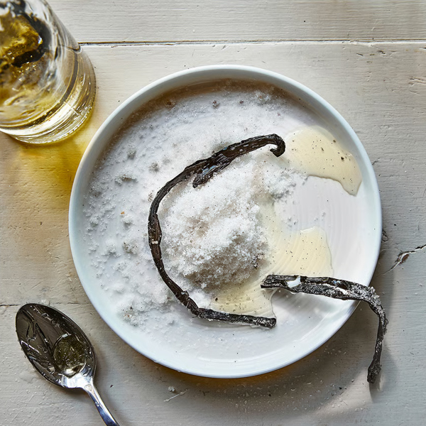 VINTERFINT Mirisna svijeća u konzervi, oblik jabuke/Vanila bijela, 24 h