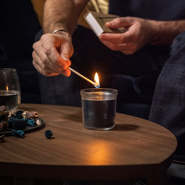 FRUKTSKOG 20h Mirisna svijeća u čaši, Vetiver i geranijum/crnotirkizna