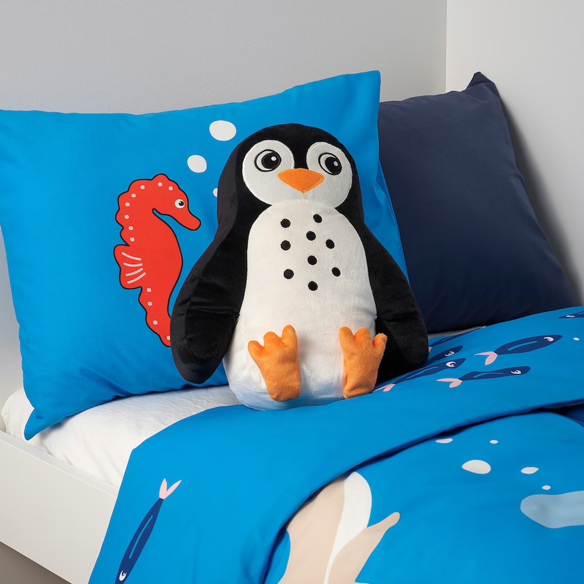 BLAVINGAD 40x32cm djecji jastuk, pingvin/crna/bijela