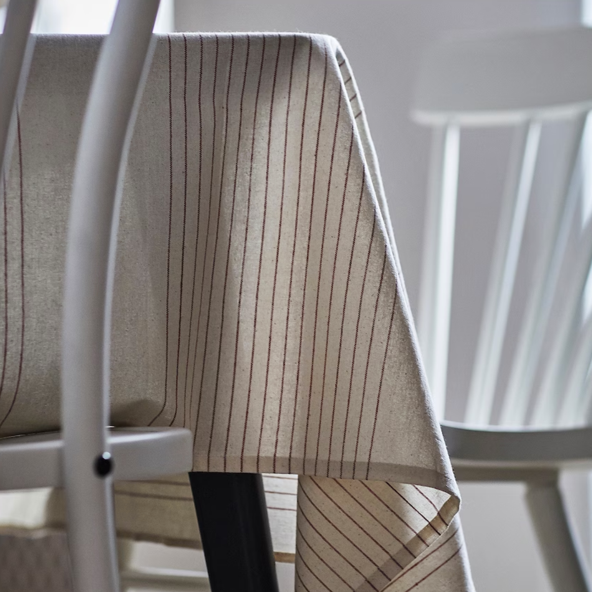 VIPPSTARR 150x150cm stolnjak, pruge/crvena/natur