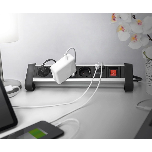 Produžni kabl Digitus 4xpower socket + 2xUSB port office table mount DA-70614 Produžni kabl Digitus 4xpower socket + 2xUSB port office table mount DA-70614