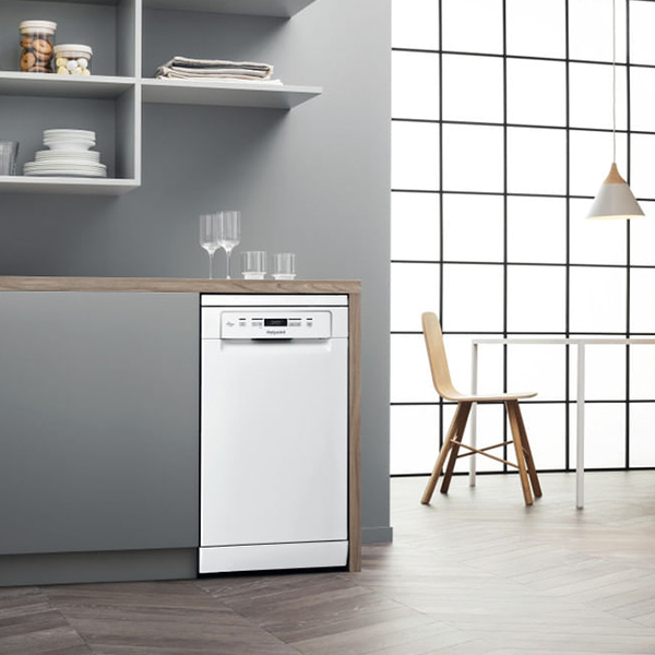 Mašina za pranje posuđa Hotpoint Ariston HSFC 3T127 C