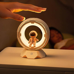 Lampa XO OZ12 sa astronautom stona bijela 1200mAh Lampa XO OZ12 sa astronautom stona bijela 1200mAh